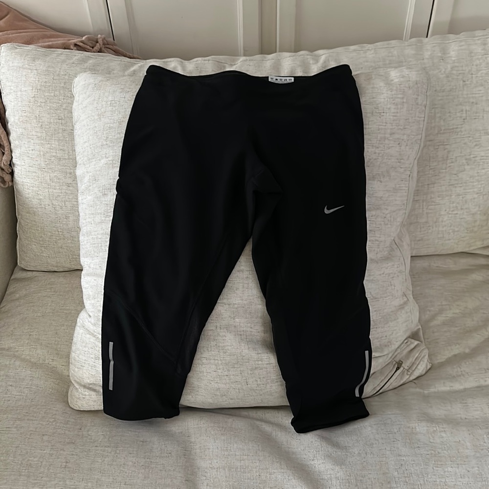 Women’s Nike dri-fit cropped workout leggings size S